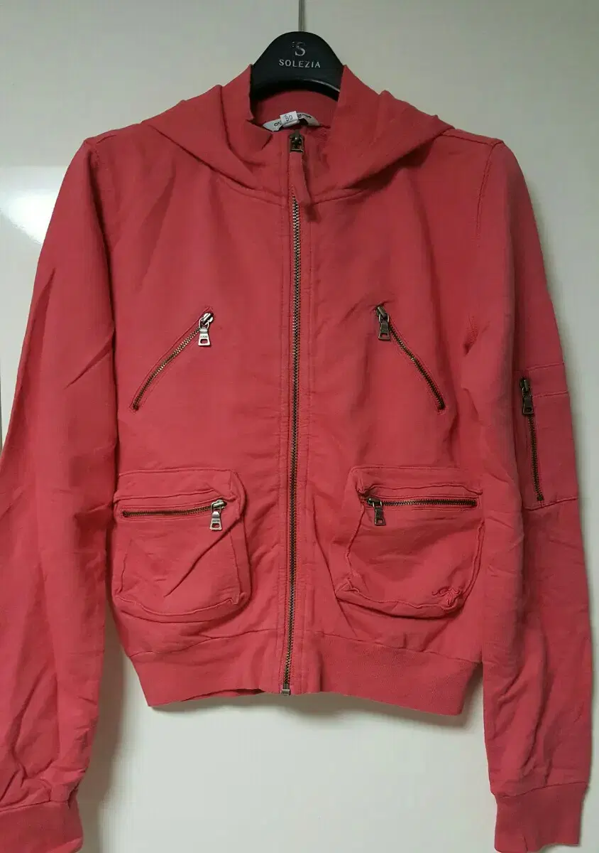 [New Products] GUESS Hooded Zip-Up (90)