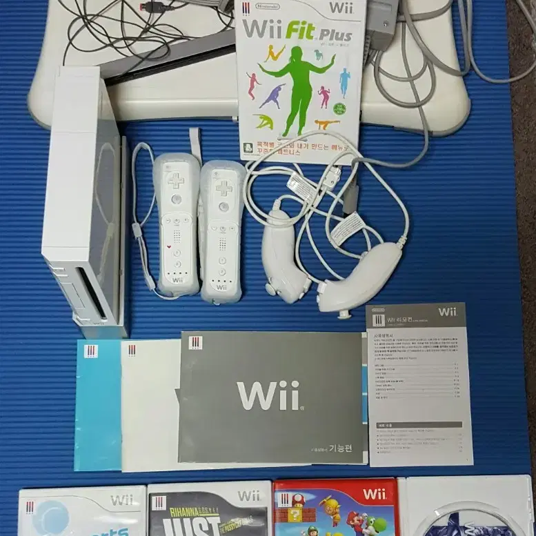 닌텐도위 2인세트 + WII FIT (CD포함) + 게임CD 4개