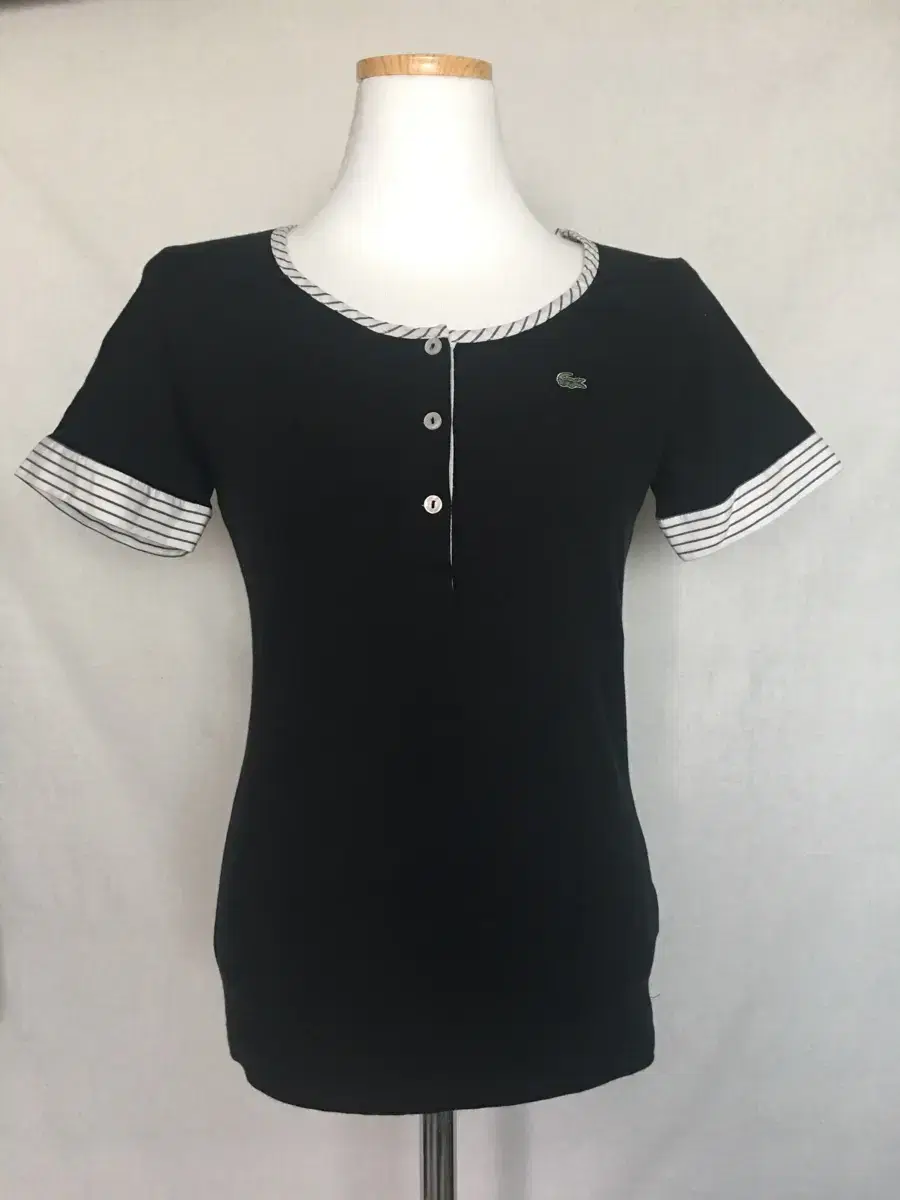 Lacoste Round T-Shirt (55-66) Almost New!!