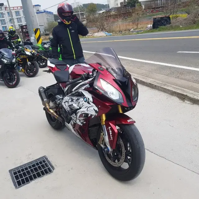 BMW S1000RR 16년식 팝니다.