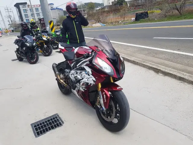 BMW S1000RR 16년식 팝니다.