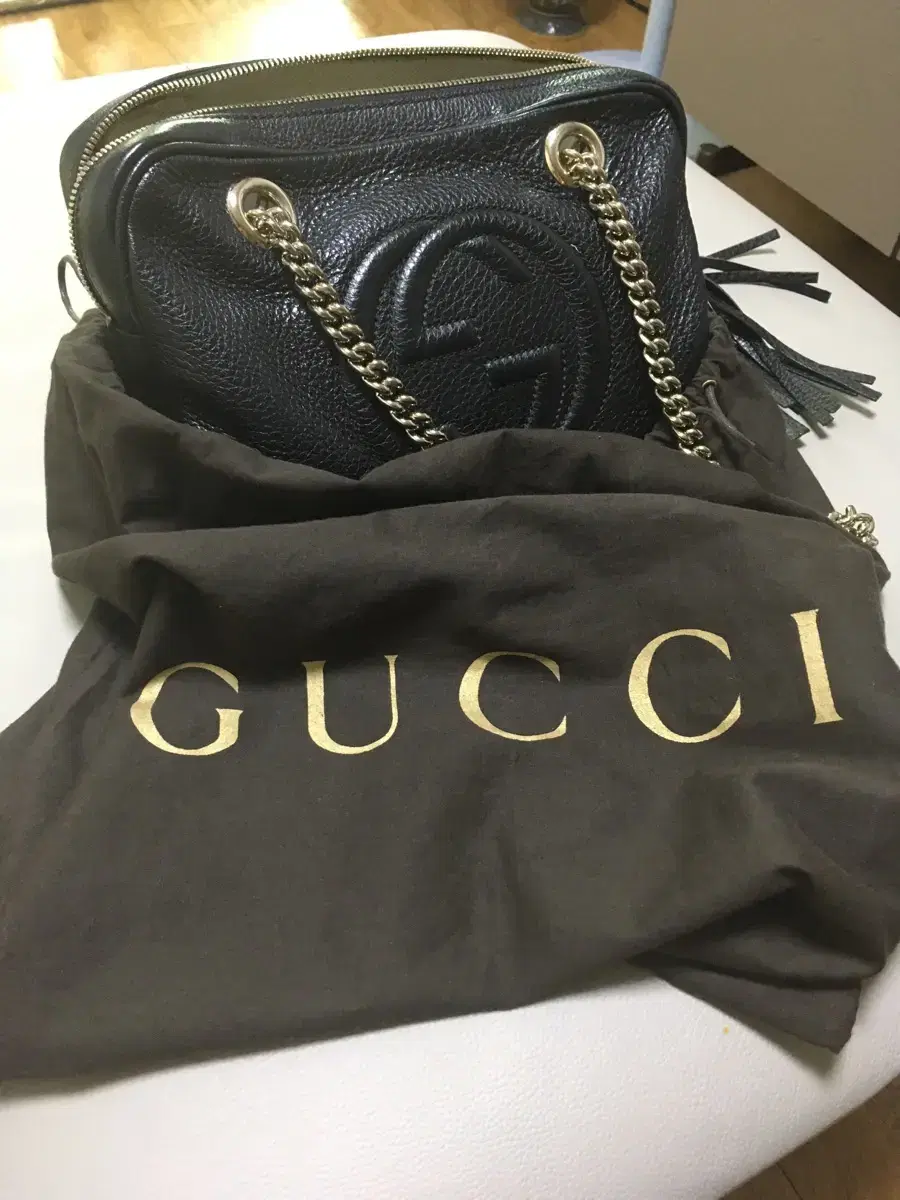 Gucci chain shoulder bag