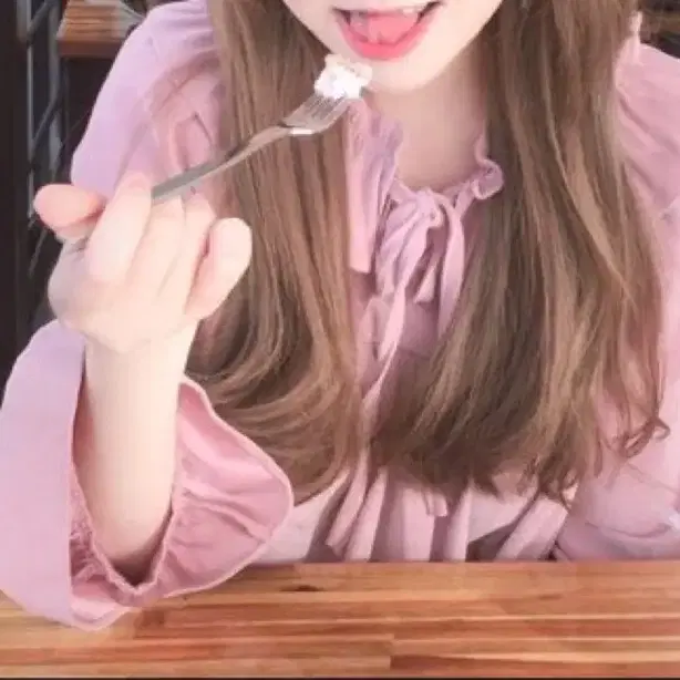 프릴 블라우스