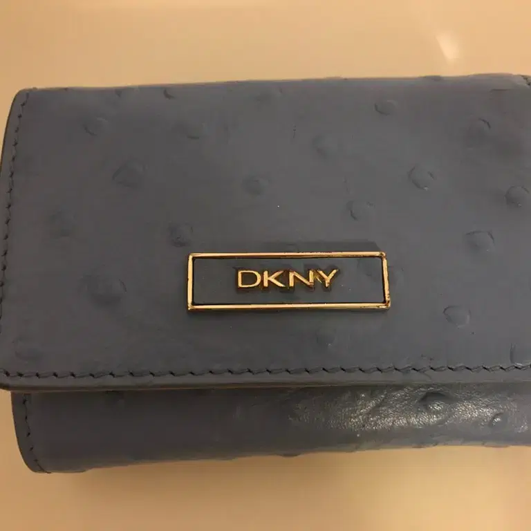 .DKNY 하늘색 삼단지갑