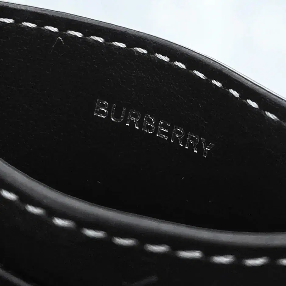 [정품] BURBERRY 버버리 샌든 캔버스 소가죽 카드지갑