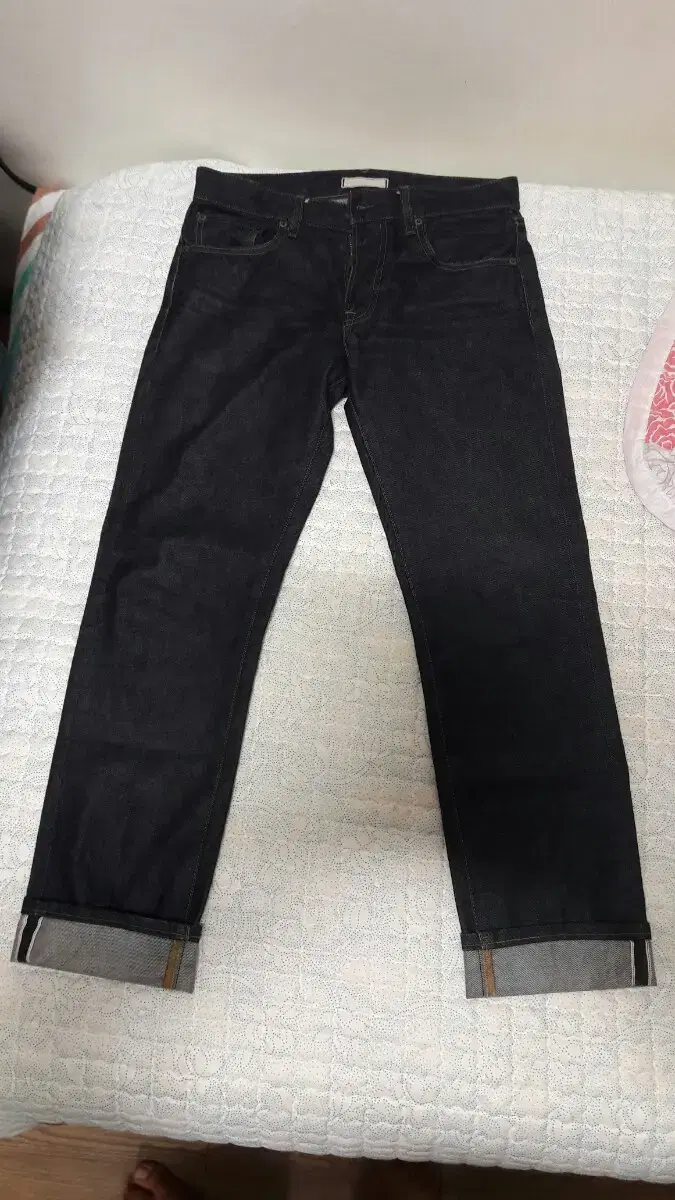 [29] Uniqlo Selvedge Jin Blue Slim Straight Jeans