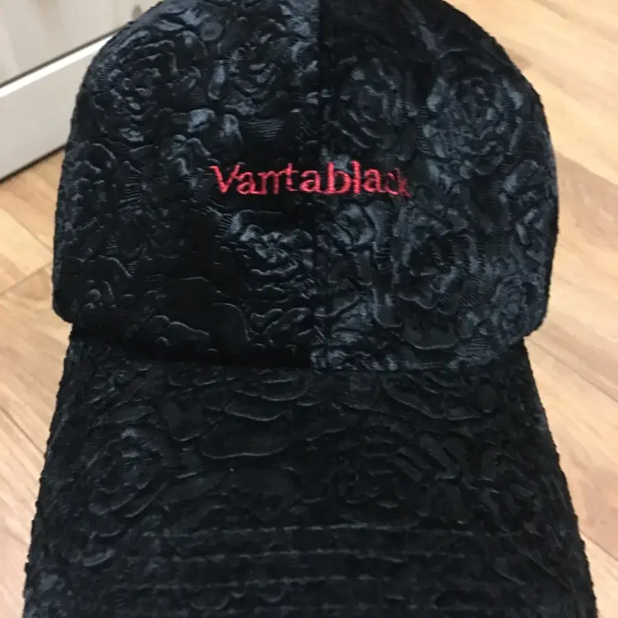 vantablack 모자