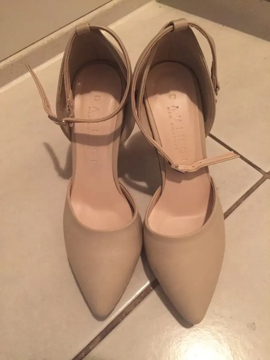 Pump heels (225)