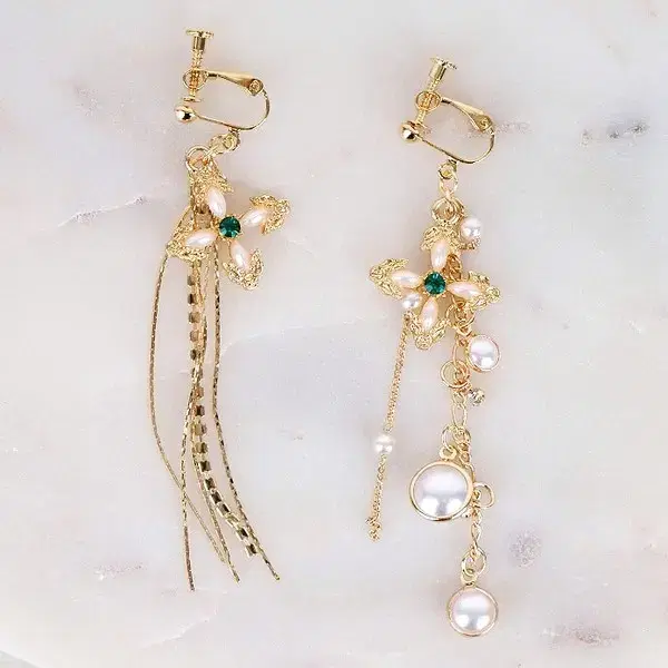 Discount in progress))) Emerald Drop Ear Cuff