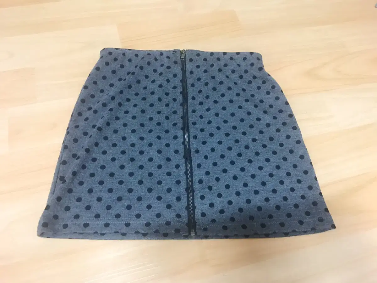 Gray dot H-skirt