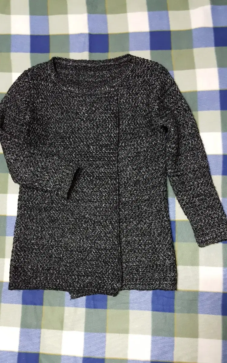 [FREE] Cardigan 10,000 won.