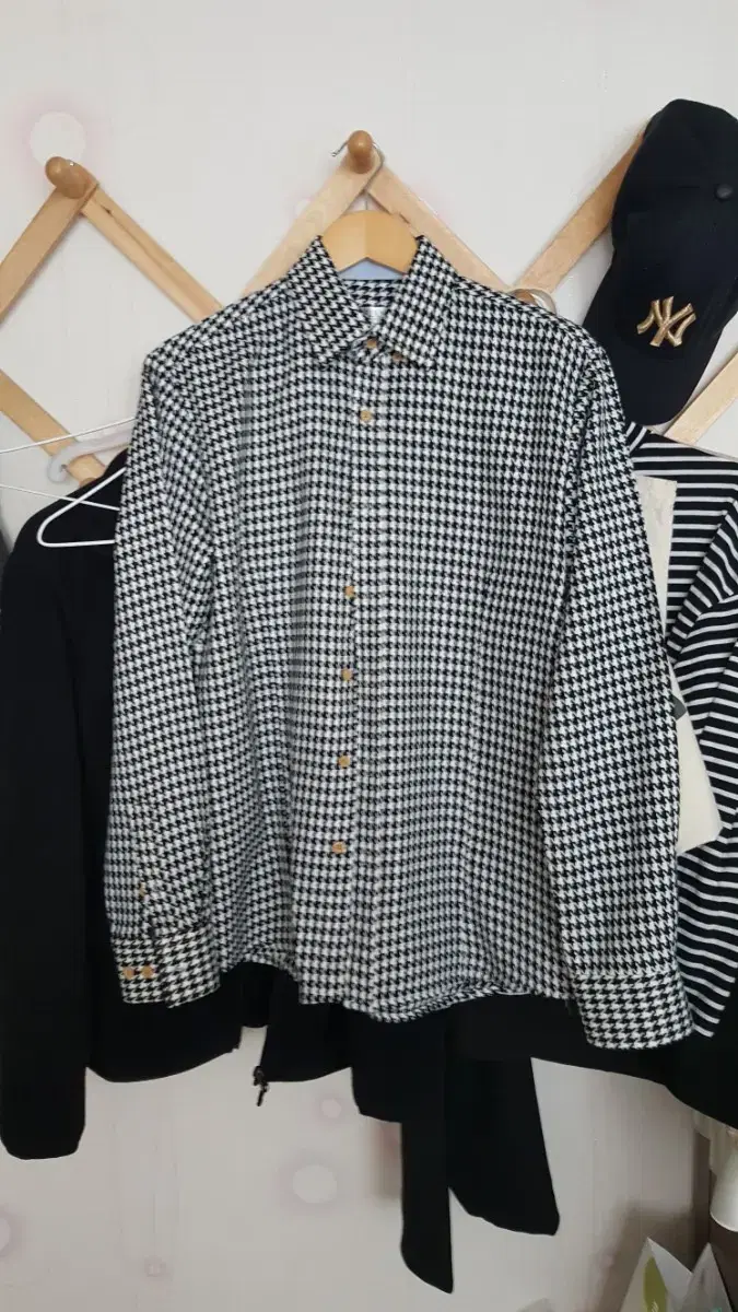 [M] Houndstooth shirt for sale. It's pretty!