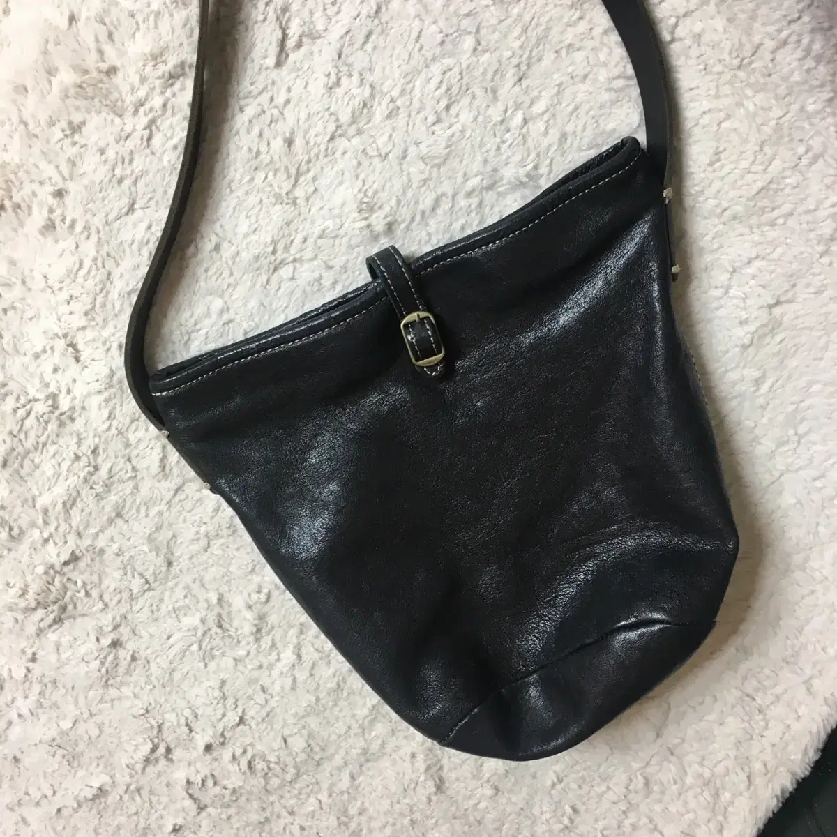 Cylindrical cowhide crossbody bag