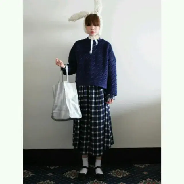 [SALE] 프레클 엠보싱 탑 (navy)