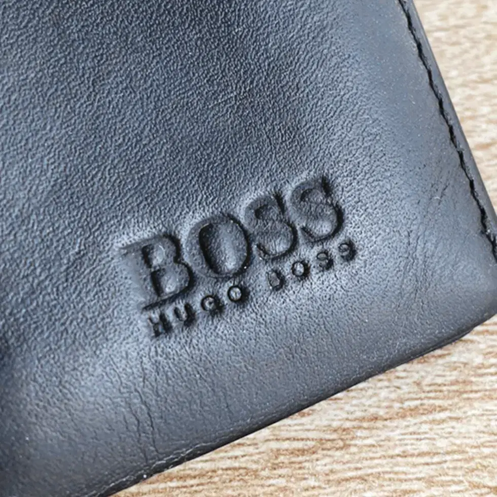 [정품] HUGO BOSS 휴고보스 음각로고 소가죽 컴팩트 카드명함지갑