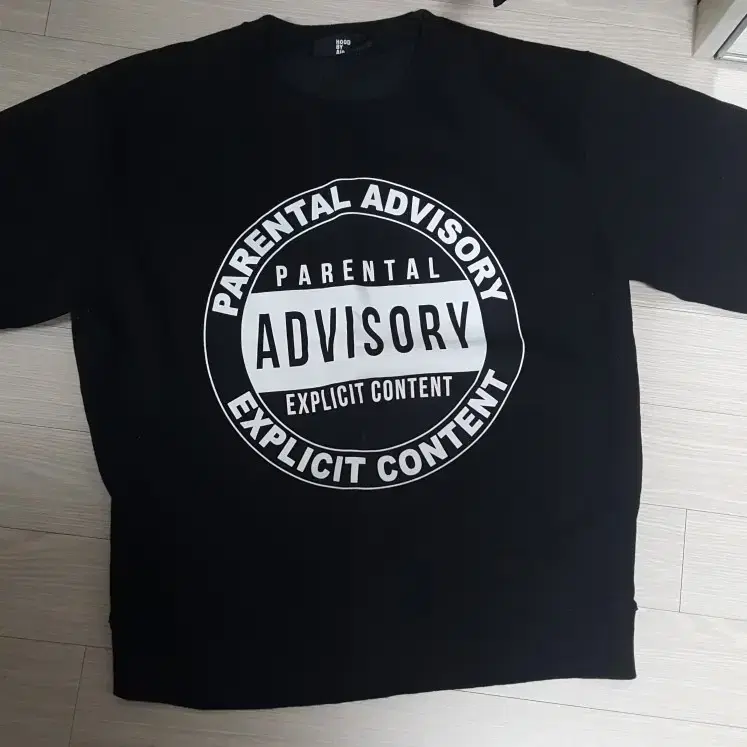 [M] Black crewneck sweatshirt with embroidered lettering