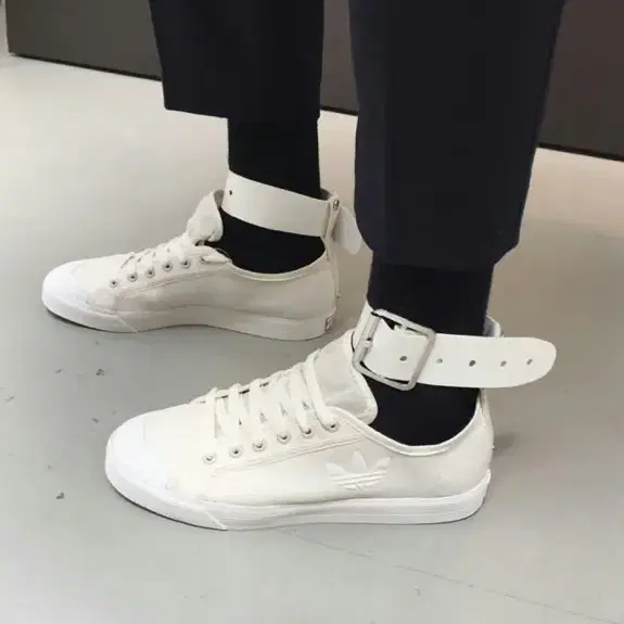 (블랙) 라프시몬스 아디다스 스피릿 rafsimons 버클 스니커즈