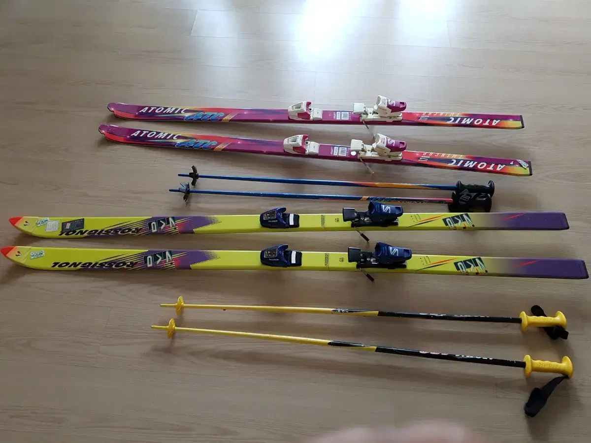 Skiing set for men and women