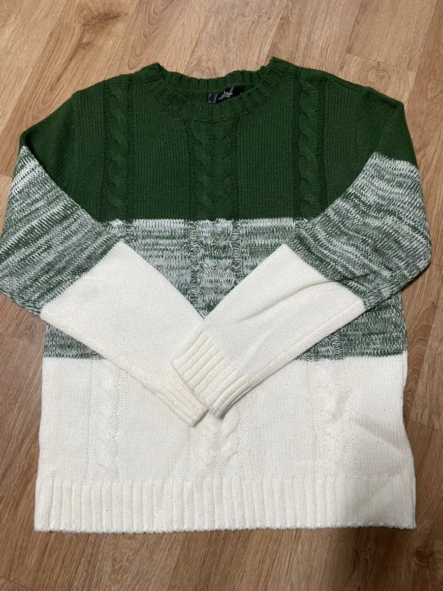 Green knit sweater 