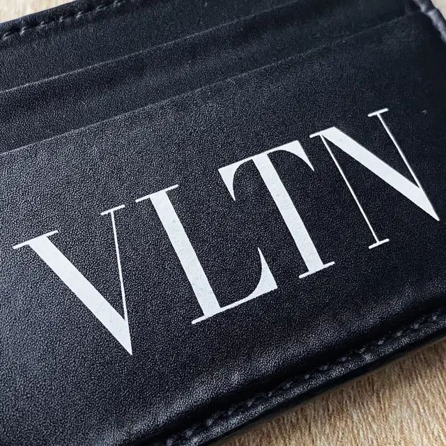 [정품] VALENTINO 발렌티노 VLTN 이니셜프린팅 소가죽 카드지갑