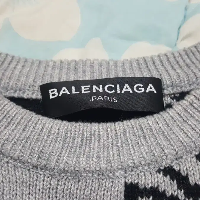 [L] (명품)BALENCIAGA  발렌시아가 그루넥 자가드 스웨터1