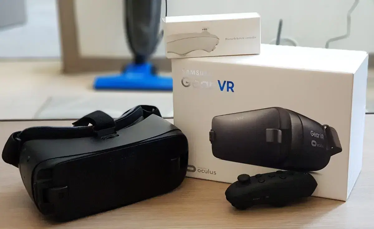 Samsung Gear VR 2016 + Bluetooth Controller