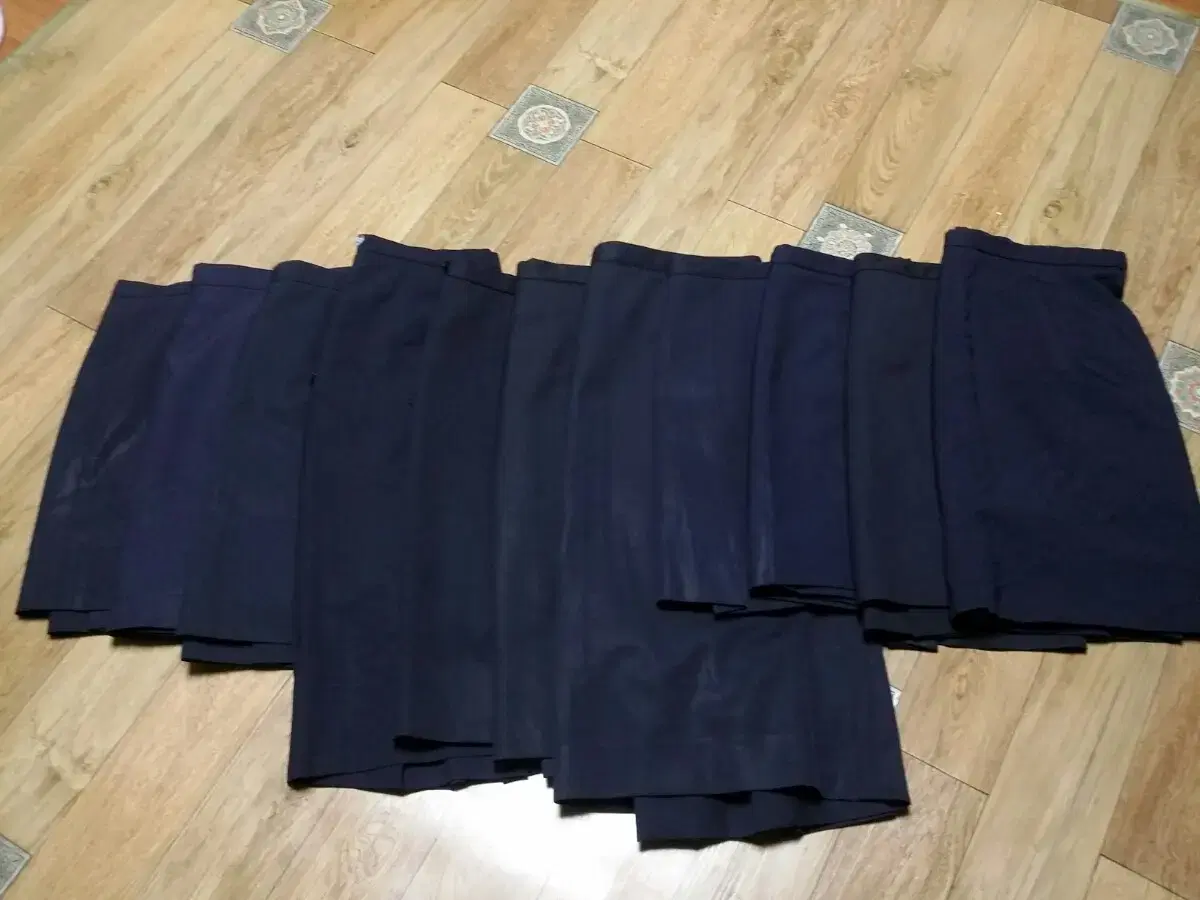 Group 87) Sell navy blue school uniform skirt