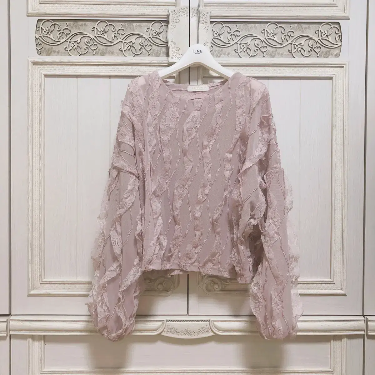 Black Pink's blouse