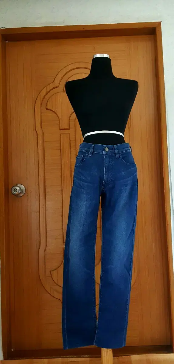 UNIQLO Straight Jeans 28