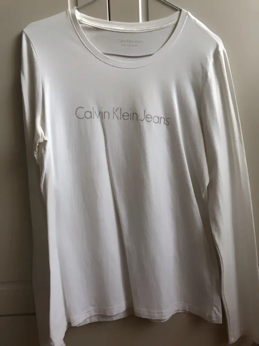 Genuine Calvin Klein T-shirt with shopping bag