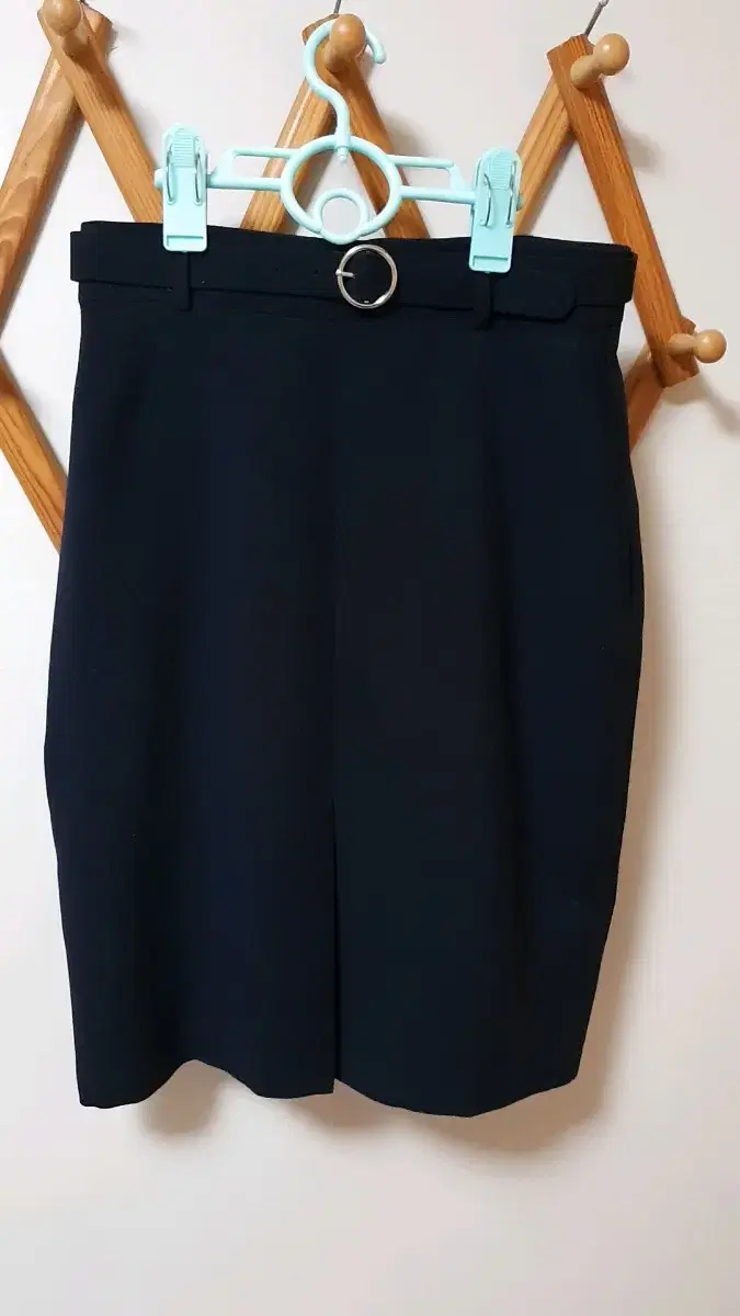 H-line skirt with navy belle front