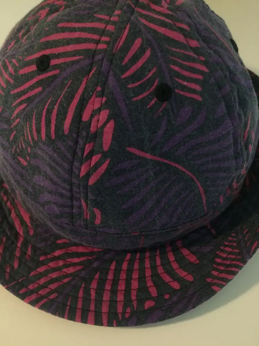 New Era Explorer Bucket Hat Vintage Tropical