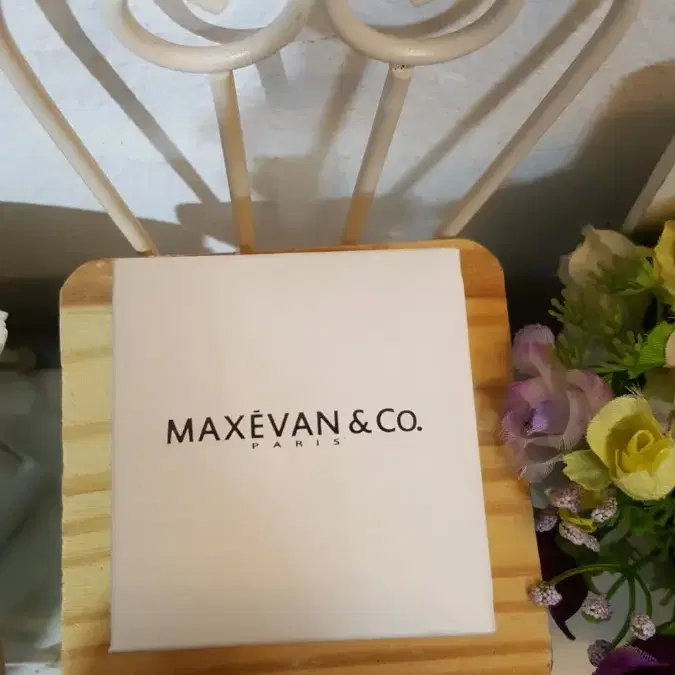 MAXEVAN&CO  은