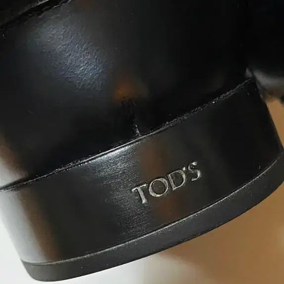 [정품]TOD'S 토즈 더블핀 포인트 소가죽 페니로퍼(250)