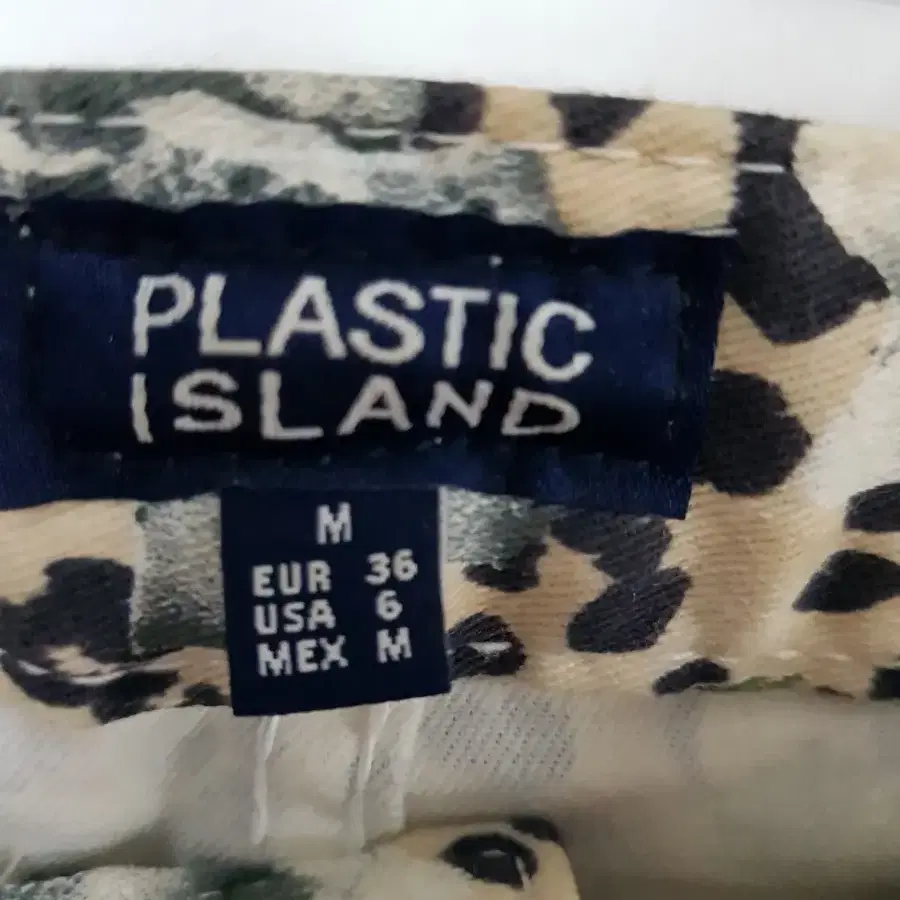 PLASTIC ISLAND 핫팬츠