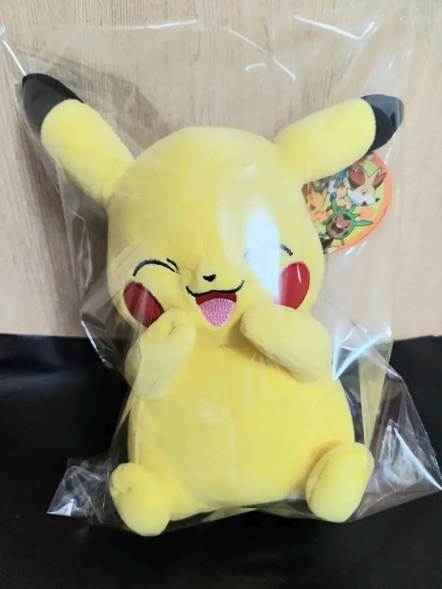 Smiling Pikachu (Uckachu) medium-sized doll for sale~!