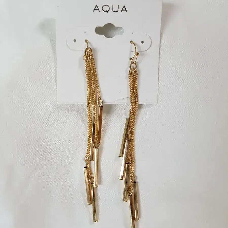 해외브랜드 새상품) 정가 $38.00 AQUA 귀걸이 저렴하게 판매해요