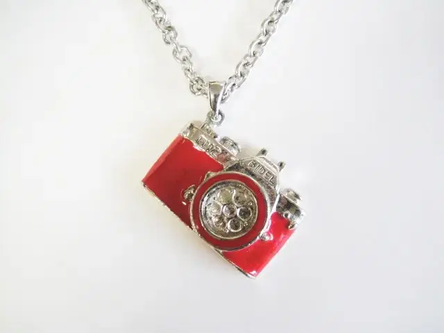 BIDEL Camera Necklace