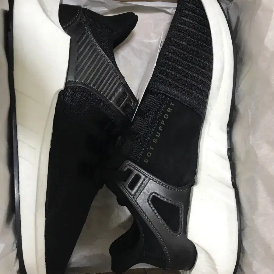 아디다스 EQT Support 93/17 블랙화이트