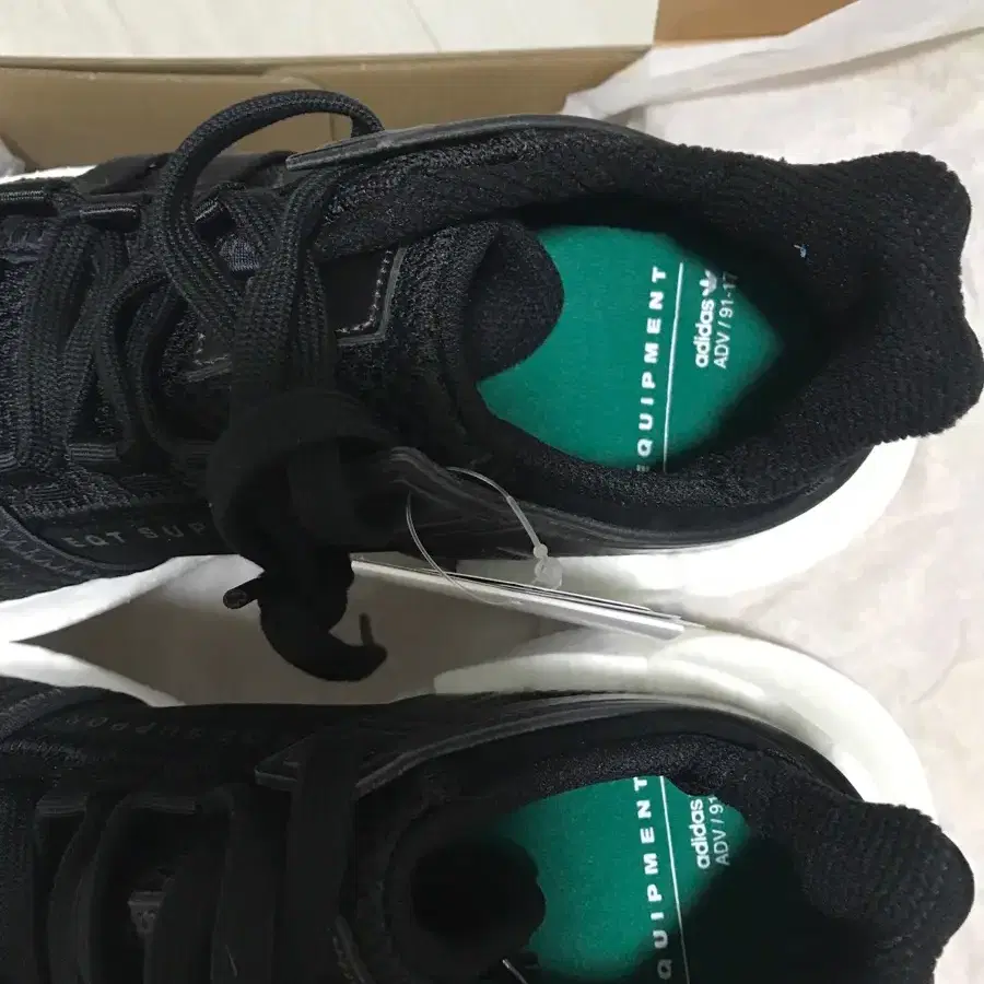 아디다스 EQT Support 93/17 블랙화이트