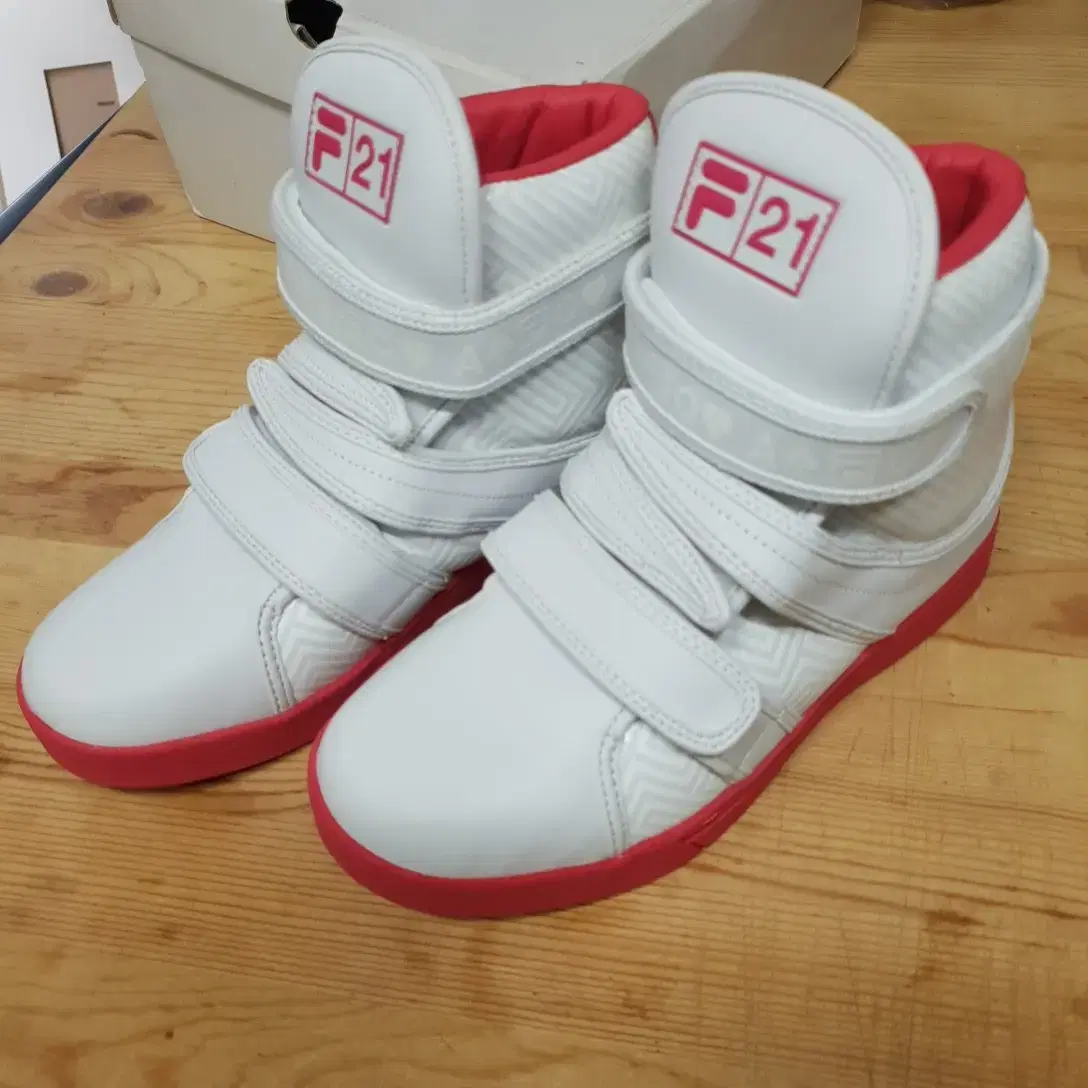 2ne1 FILA  콜라보 블랙잭 하이탑 스니커즈 23cm