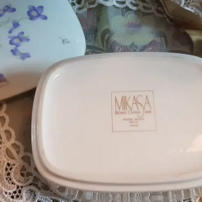 Mikasa Trinket Box

(보석함)