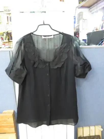 Black corsage silk blouse