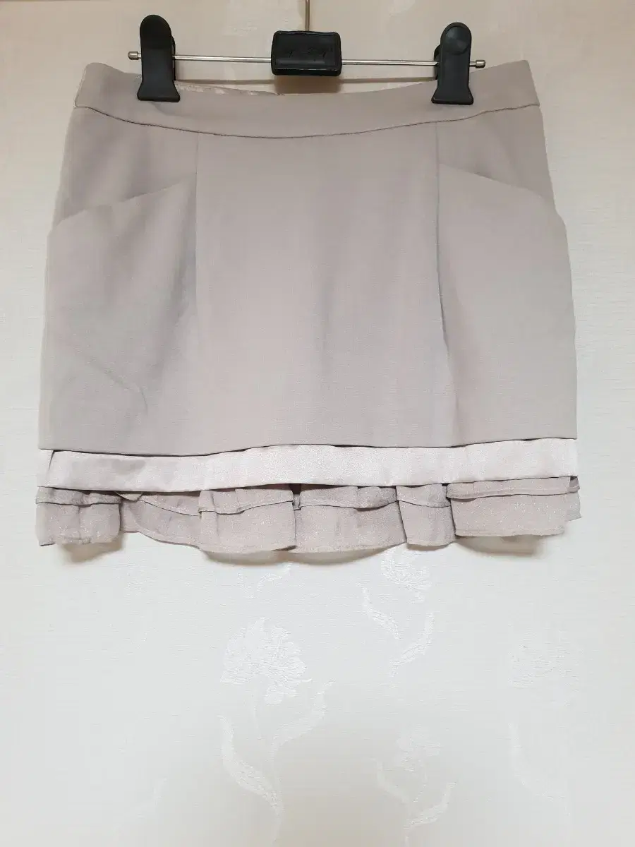 Ruffled hem miniskirt