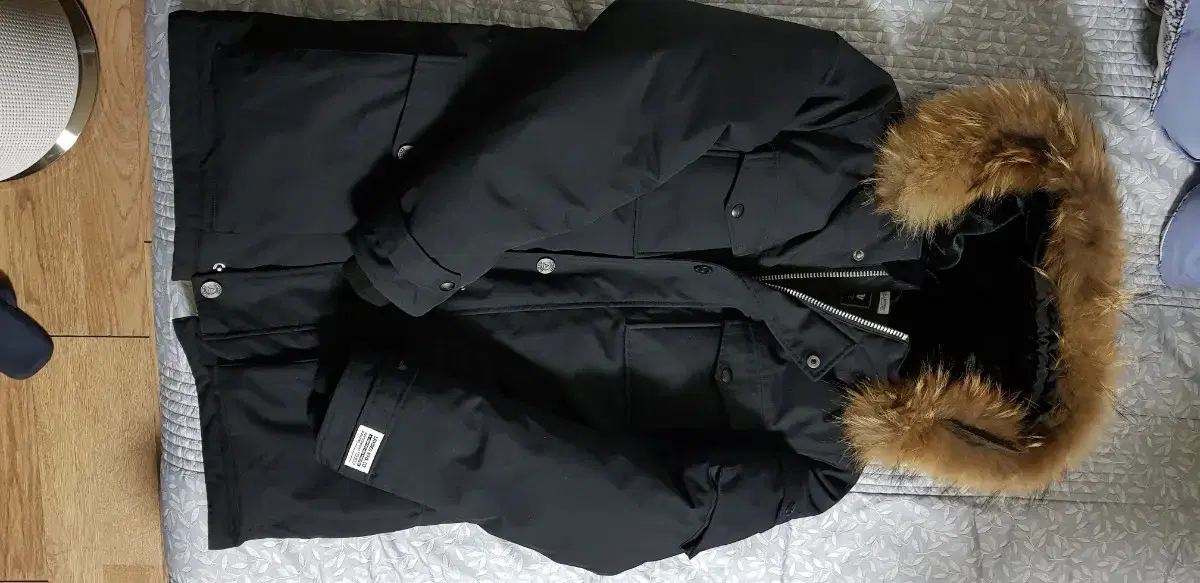 Layden down jacket black size M for sale.