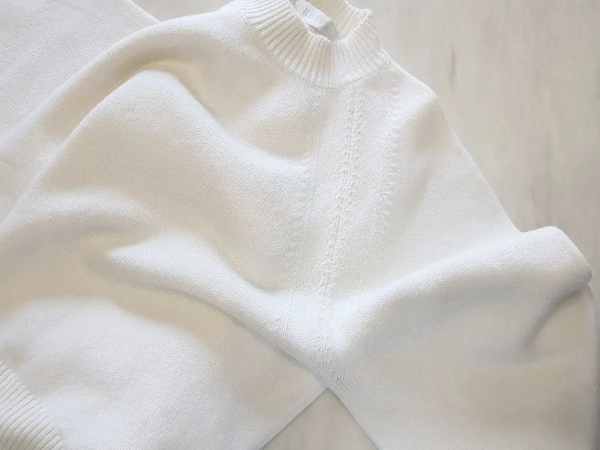 loose fit knit (ivory)