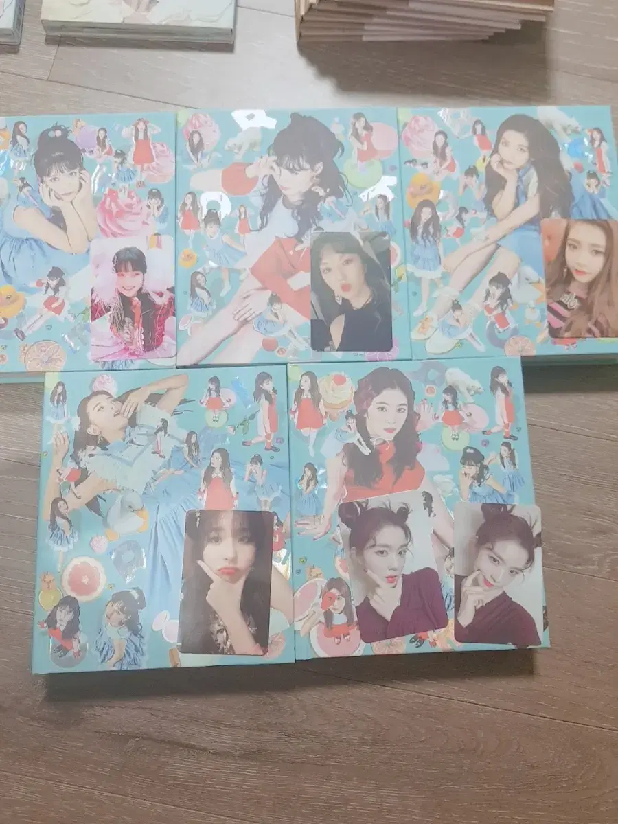 Red Velvet Lukey album and Photocard.