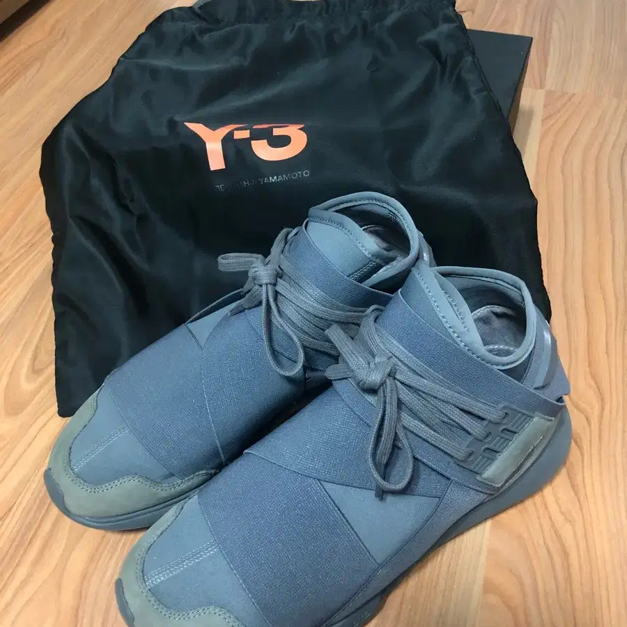 Y-3 콰사 하이탑