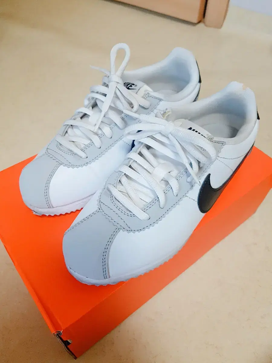 Nike Cortez (Rare)