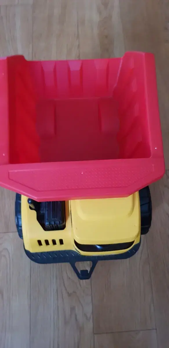 We sell dump trucks